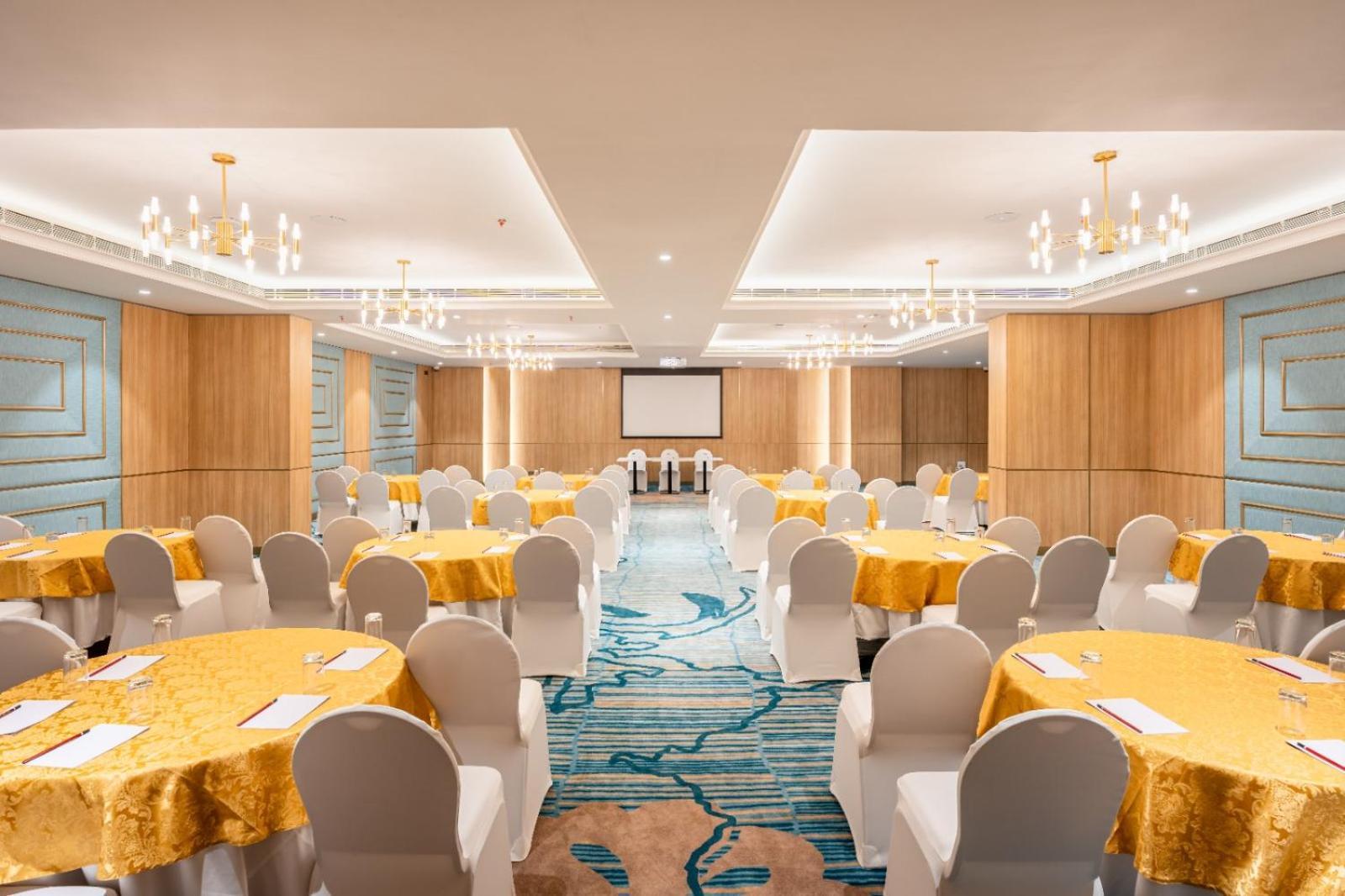Park Inn & Suites By Radisson Thrissur East Fort Eksteriør billede